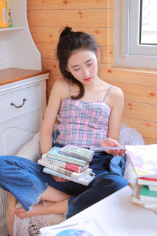 年轻女老师在线观看